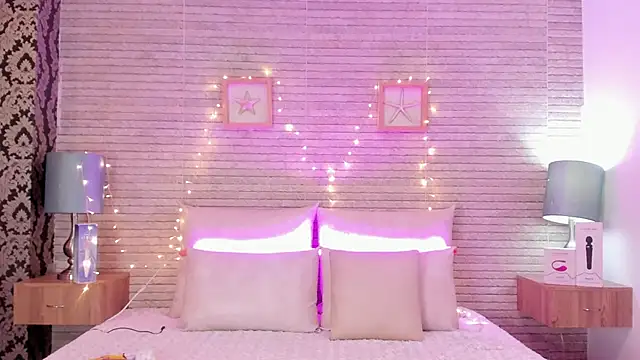 Snapshot of Catalinna_Thompson chatting on March 1, 12:01 pm Catalinna Thompson online show from March 1, 12:01 pm