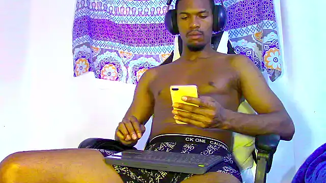 Amir mikelsen online show from September 18, 8:12 pm