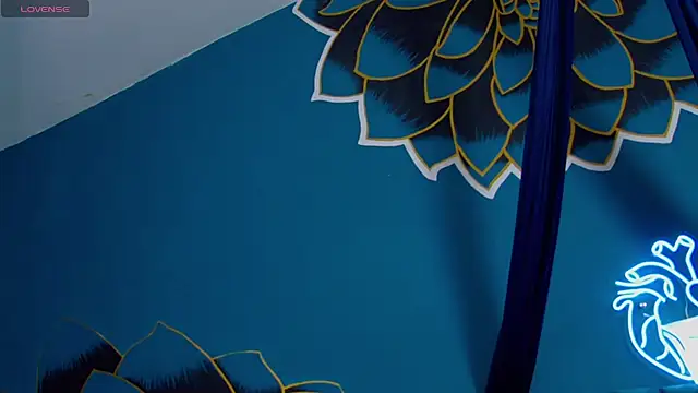 Snapshot of Lunamistyc chatting on December 3, 8:19 pm Lunamistyc online show from December 3, 8:19 pm