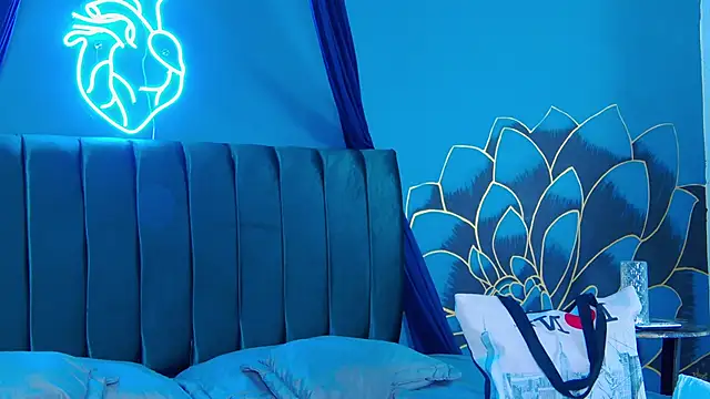 Snapshot of Lunamistyc chatting on October 31, 7:32 pm Lunamistyc online show from October 31, 7:32 pm