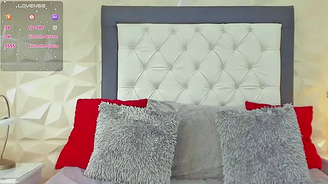 Snapshot of Valery_Diamond chatting on February 17, 10:05 pm Valery Diamond online show from February 17, 10:05 pm