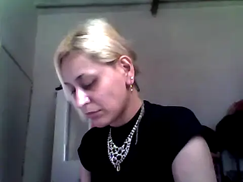 ariana crazzy online show from March 4, 7:32 pm