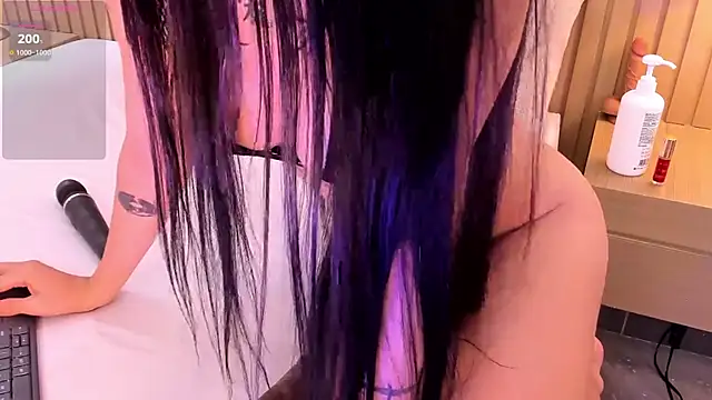 sexy mich 18 online show from October 28, 8:08 pm