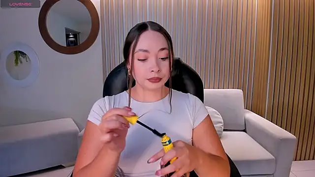 AlinaKravitz online show from April 15, 7:18 pm