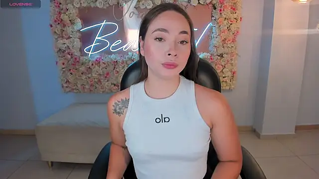 AlinaKravitz online show from April 14, 6:24 pm