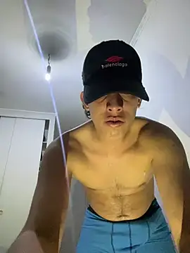 Snapshot of breiderxexiboys chatting on December 16, 4:45 am breiderxexiboys online show from December 16, 4:45 am