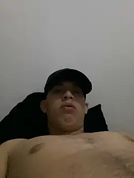 Snapshot of breiderxexiboys chatting on December 20, 12:41 am breiderxexiboys online show from December 20, 12:41 am