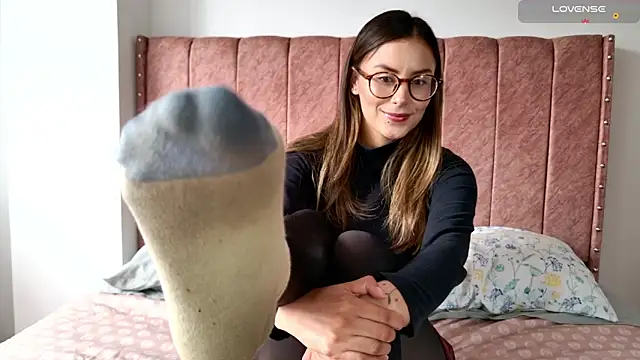 Snapshot of Emmy_petit chatting on December 4, 6:07 pm Emmy petit online show from December 4, 6:07 pm