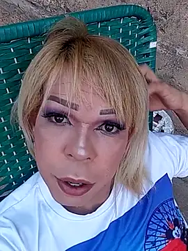 Snapshot of blondebitchlitle chatting on January 31, 9:24 pm blondebitchlitle online show from January 31, 9:24 pm