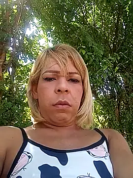 Snapshot of blondebitchlitle chatting on February 5, 2:57 pm blondebitchlitle online show from February 5, 2:57 pm