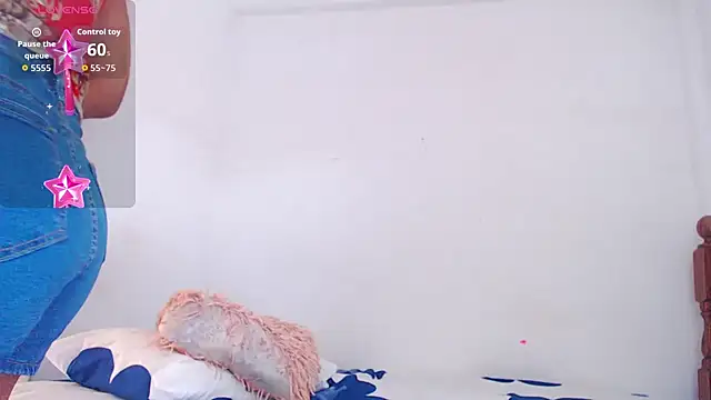 Snapshot of blondebitchlitle chatting on July 13, 2:49 pm blondebitchlitle online show from July 13, 2:49 pm