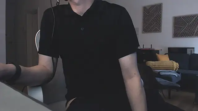 Snapshot of McMike_es@xh chatting on March 31, 10:50 am McMike esxh online show from March 31, 10:50 am