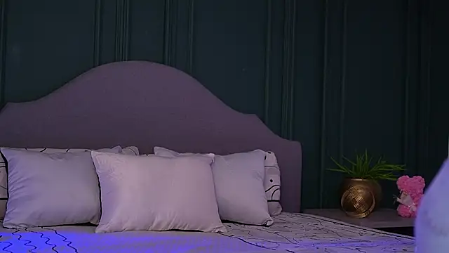 Snapshot of ArwenMuse chatting on October 24, 9:25 pm ArwenMuse online show from October 24, 9:25 pm