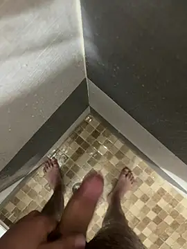 Snapshot of mylovetr1 chatting on February 15, 12:33 am mylovetr1 online show from February 15, 12:33 am