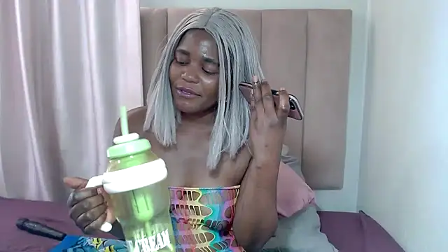 Snapshot of Kikiblaze77 chatting on December 10, 8:19 am Kikiblaze77 online show from December 10, 8:19 am