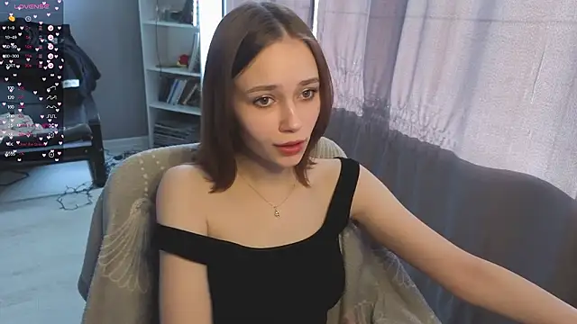 Snapshot of SweetLinaa chatting on February 22, 6:27 am SweetLinaa online show from February 22, 6:27 am