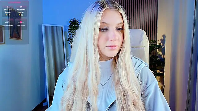 Snapshot of Evacadooo chatting on February 26, 2:33 am Evacadooo online show from February 26, 2:33 am