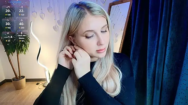 Snapshot of Evacadooo chatting on February 2, 3:16 am Evacadooo online show from February 2, 3:16 am