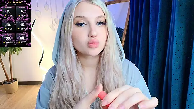 Snapshot of Evacadooo chatting on February 6, 2:40 am Evacadooo online show from February 6, 2:40 am