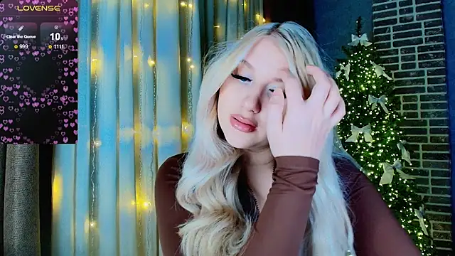 Snapshot of Evacadooo chatting on December 20, 10:29 am Evacadooo online show from December 20, 10:29 am