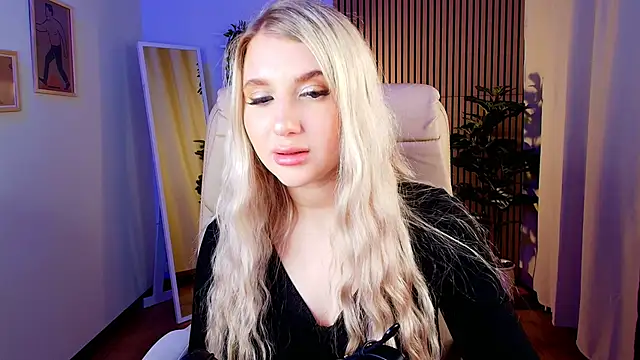 Evacadooo online show from April 2, 3:35 am