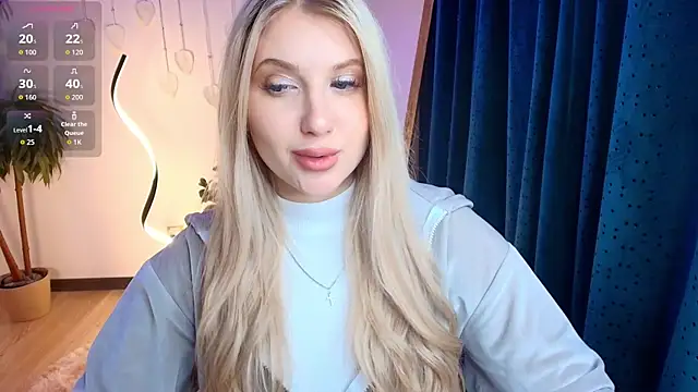 Snapshot of Evacadooo chatting on March 1, 2:33 am Evacadooo online show from March 1, 2:33 am