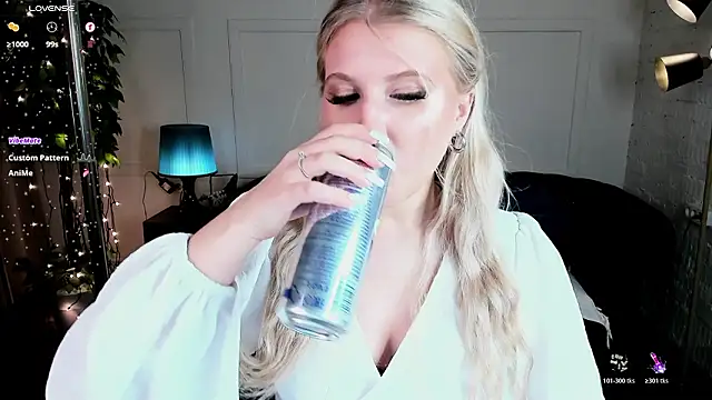 Evacadooo online show from March 12, 2:39 am