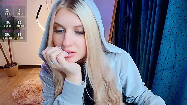 Snapshot of Evacadooo chatting on February 24, 2:34 am Evacadooo online show from February 24, 2:34 am