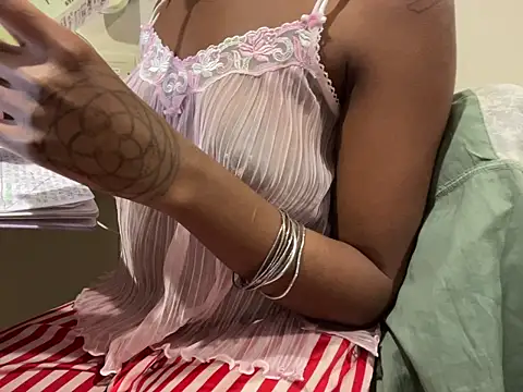 Snapshot of iveedie017 chatting on November 6, 11:53 pm iveedie017 online show from November 6, 11:53 pm