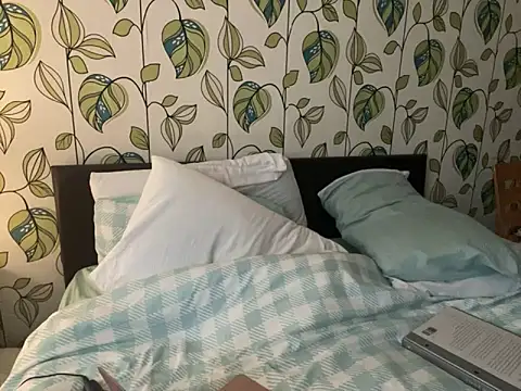 Snapshot of iveedie017 chatting on December 5, 2:39 pm iveedie017 online show from December 5, 2:39 pm