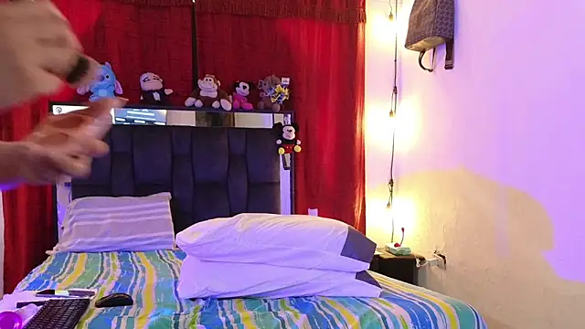 Snapshot of chloe_vasquez710 chatting on March 4, 7:32 pm chloe vasquez710 online show from March 4, 7:32 pm