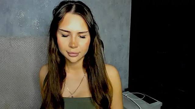 Snapshot of SuraMune chatting on February 12, 2:06 pm SuraMune online show from February 12, 2:06 pm