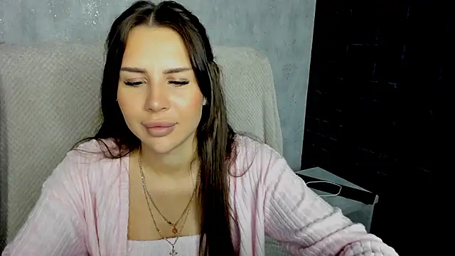 Snapshot of SuraMune chatting on February 16, 2:05 pm SuraMune online show from February 16, 2:05 pm