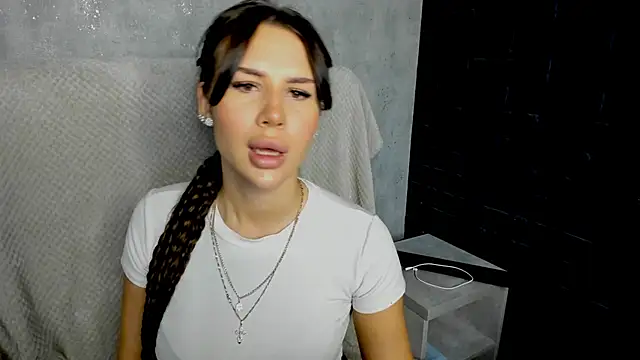 Snapshot of SuraMune chatting on February 18, 6:04 pm SuraMune online show from February 18, 6:04 pm