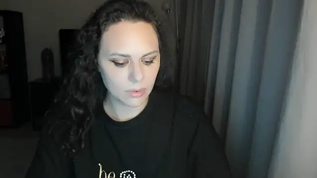 Snapshot of MollyCheiz chatting on June 24, 11:46 pm MollyCheiz online show from June 24, 11:46 pm