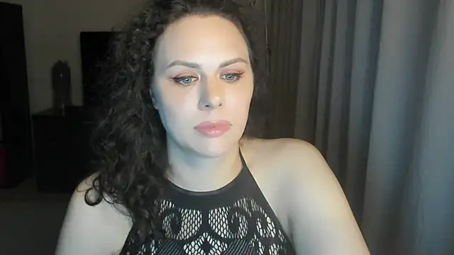 Snapshot of MollyCheiz chatting on June 22, 9:23 pm MollyCheiz online show from June 22, 9:23 pm