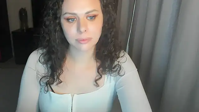 Snapshot of MollyCheiz chatting on July 2, 3:23 am MollyCheiz online show from July 2, 3:23 am