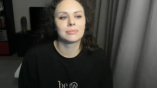 MollyCheiz online show from May 27, 9:00 pm