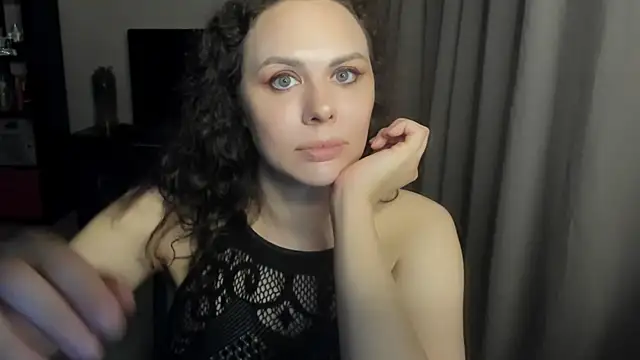 Snapshot of MollyCheiz chatting on June 11, 8:28 pm MollyCheiz online show from June 11, 8:28 pm