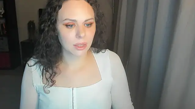 Snapshot of MollyCheiz chatting on July 2, 1:50 am MollyCheiz online show from July 2, 1:50 am