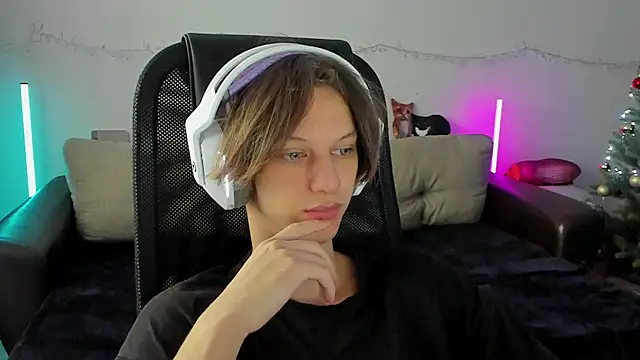 Ostin meow online show from December 17, 6:40 am