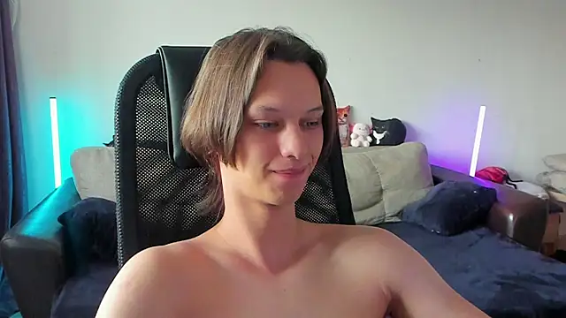 Snapshot of Ostin_meow chatting on July 8, 2:18 pm Ostin meow online show from July 8, 2:18 pm