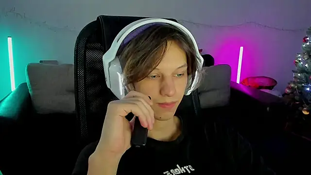 Ostin meow online show from December 20, 9:34 am