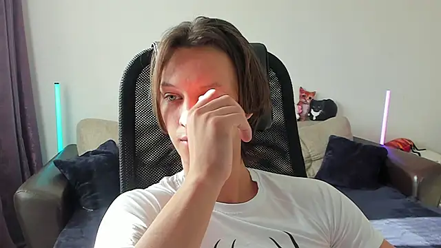 Snapshot of Ostin_meow chatting on June 30, 12:16 pm Ostin meow online show from June 30, 12:16 pm