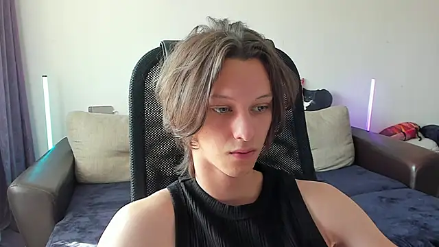 Snapshot of Ostin_meow chatting on June 13, 10:46 am Ostin meow online show from June 13, 10:46 am