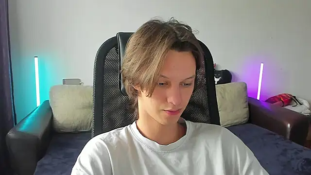 Ostin meow online show from May 31, 7:36 am