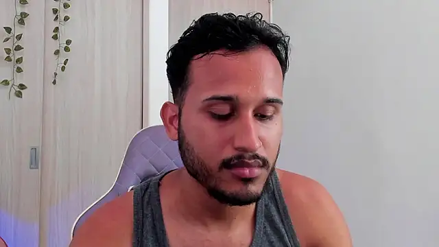 Snapshot of Raf_brunette chatting on March 6, 7:31 pm Raf brunette online show from March 6, 7:31 pm