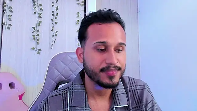 Snapshot of Raf_brunette chatting on April 10, 12:45 pm Raf brunette online show from April 10, 12:45 pm