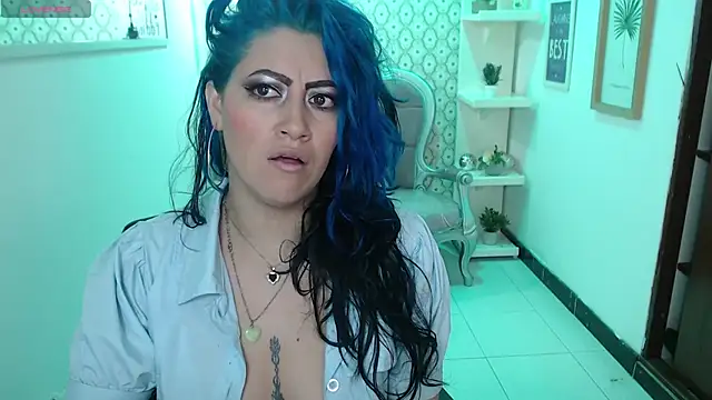 Snapshot of scarleth_blue chatting on March 6, 3:13 am scarleth blue online show from March 6, 3:13 am