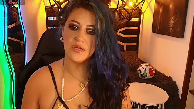 Snapshot of scarleth_blue chatting on July 9, 2:56 am scarleth blue online show from July 9, 2:56 am